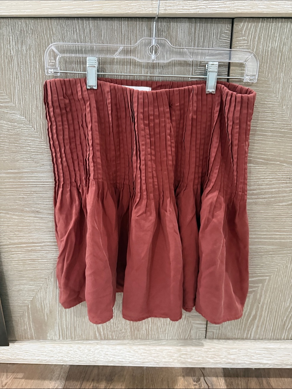 Bella Dahl NWOT Size Medium Pintuck Mini Skirt - Harvest Red